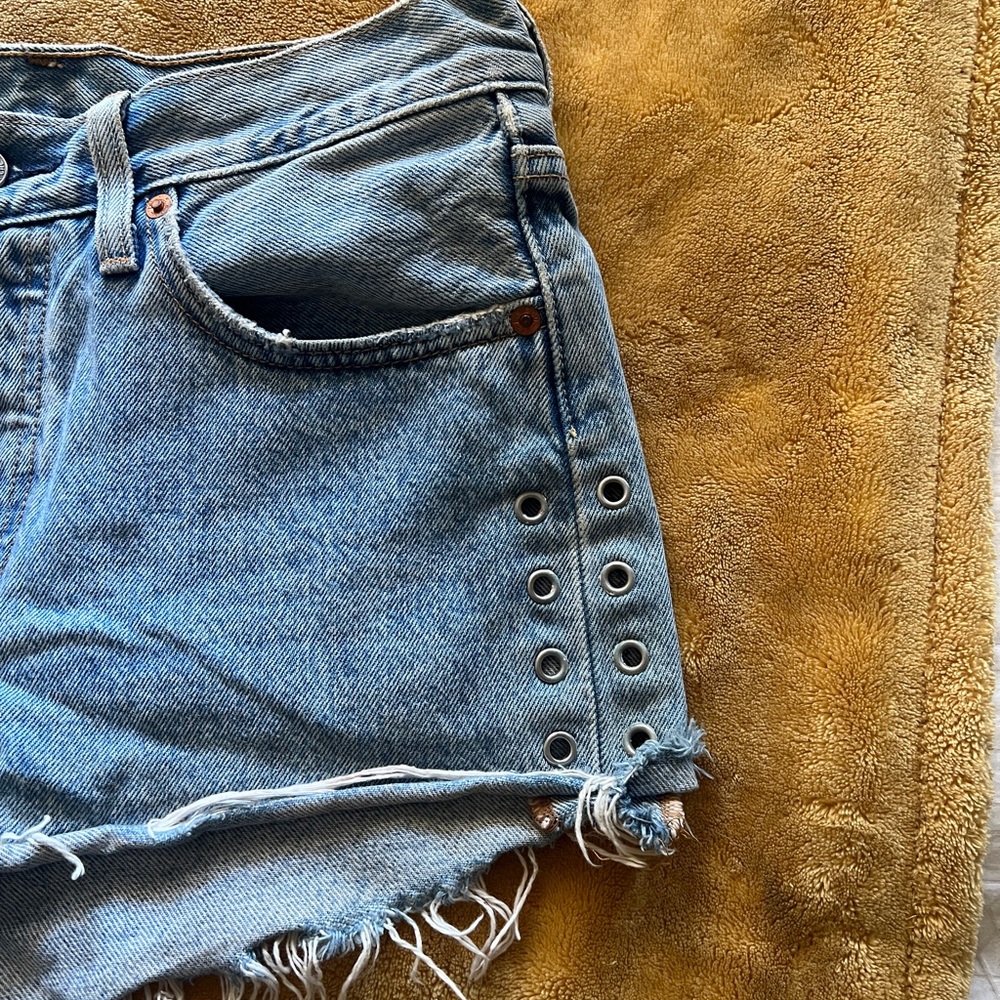 UNIQUE Levi’s 501 Denim Shorts ✨so cute✨